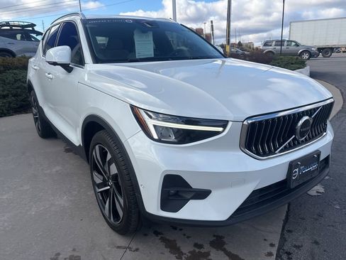 Certified 2023 Volvo XC40 B5 Plus w/ Protection Package Premier image 4