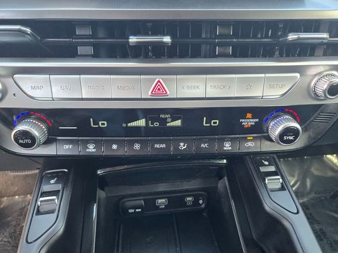 Used 2025 Kia Telluride S AWD/4WD image 16