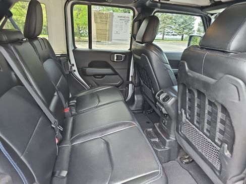 Used 2022 Jeep Wrangler Unlimited Rubicon 4xe w/ Cold Weather Group AWD/4WD image 15