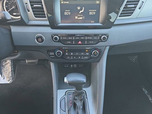 Used 2018 Kia Niro LX image 28