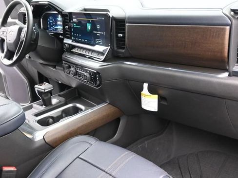 Used 2023 Chevrolet Silverado 1500 High Country w/ High Country Premium Package AWD/4WD image 27