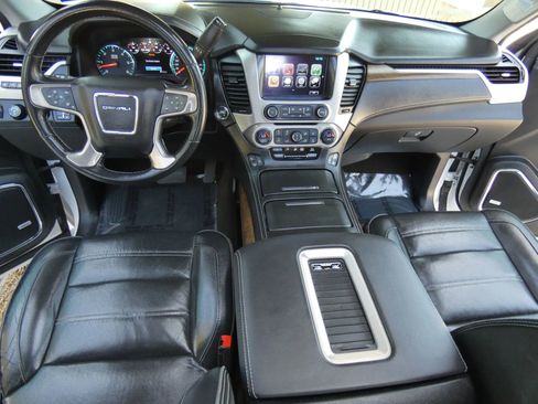 Used 2018 GMC Yukon Denali w/ Denali Ultimate Package image 24