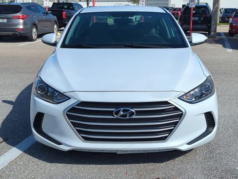 Used 2017 Hyundai Elantra SE image 2