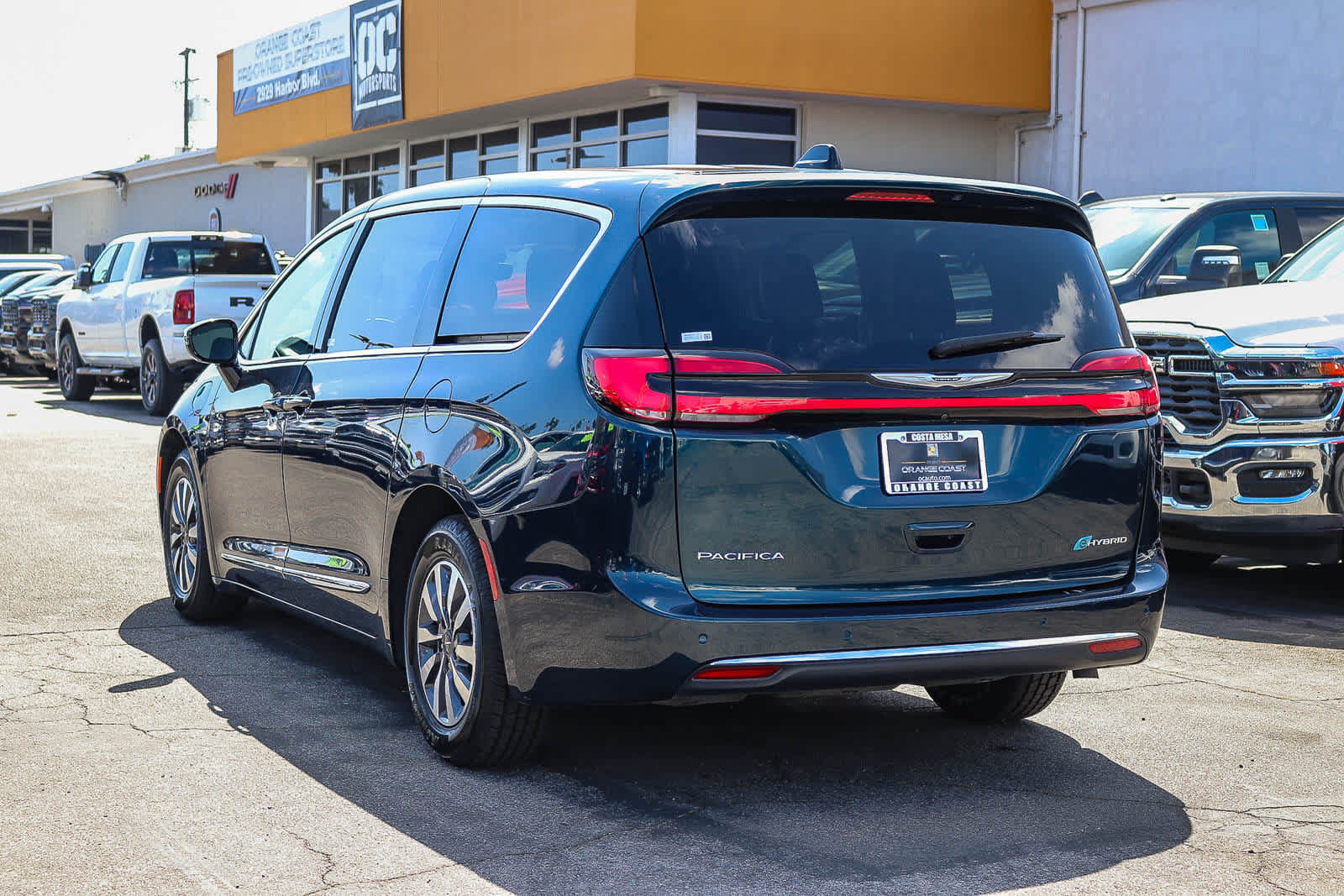 Used 2023 Chrysler Pacifica Limited FWD image 6