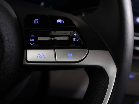 Certified 2025 Hyundai Elantra Limited image 42