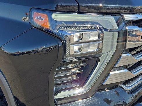 Used 2024 Chevrolet Silverado 2500 High Country image 8