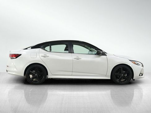 Used 2023 Nissan Sentra SR w/ SR Premium Package FWD image 7