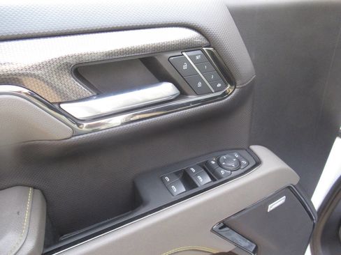 Used 2024 Chevrolet Silverado 1500 ZR2 w/ Technology Package image 29