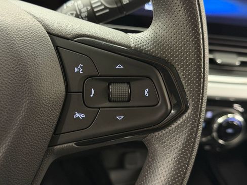 Used 2025 Chevrolet Trax LT FWD image 14