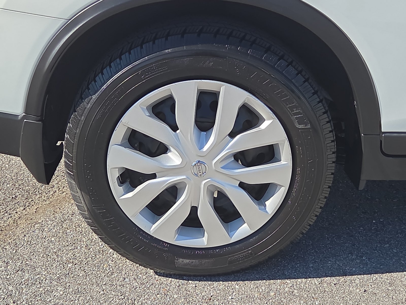 Used 2017 Nissan Rogue S w/ Appearance Package FWD image 7