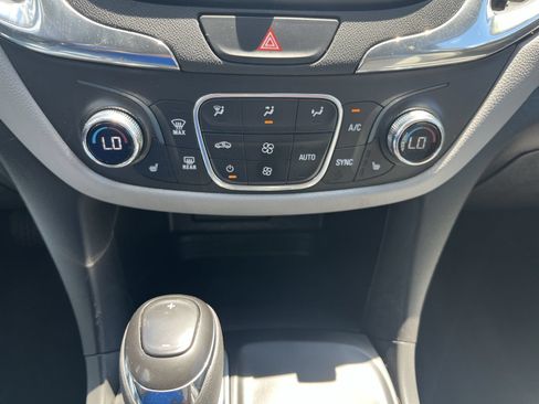 Used 2020 Chevrolet Equinox LT FWD image 22