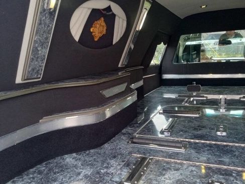 Used 2011 Cadillac DTS Limousine image 16