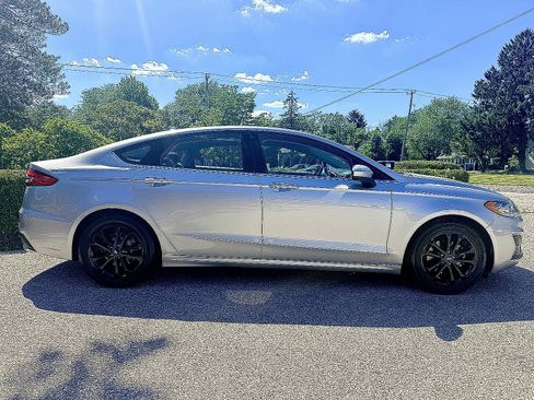Used 2019 Ford Fusion SE FWD image 3