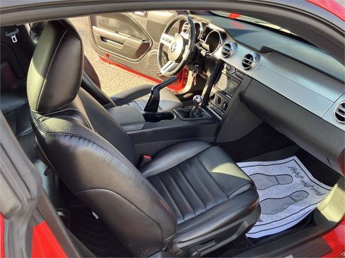 Used 2006 Ford Mustang GT image 9