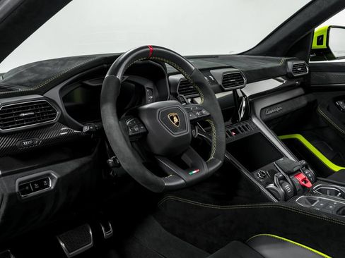 Used 2024 Lamborghini Urus Performante AWD/4WD image 12