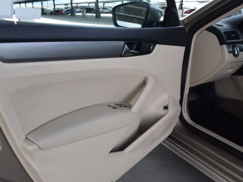 Used 2015 Volkswagen Passat TDI SE image 19