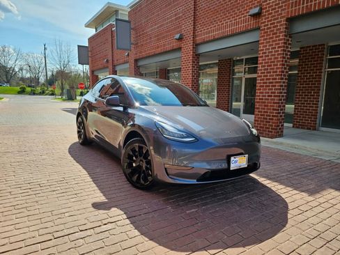 Used 2020 Tesla Model Y Long Range AWD/4WD image 1