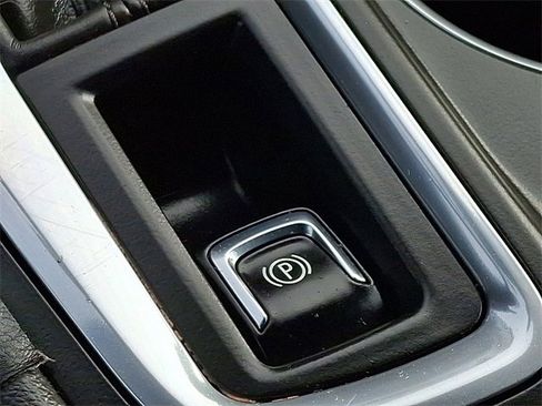 Used 2018 Chevrolet Equinox LT image 23