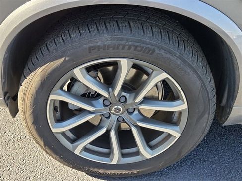 Used 2019 Volvo XC90 T5 Momentum w/ Protection Package Premier image 17
