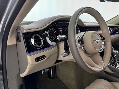 Used 2023 Bentley Flying Spur Azure image 18