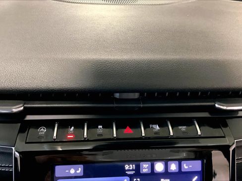 Used 2023 Jeep Grand Cherokee L Laredo image 34