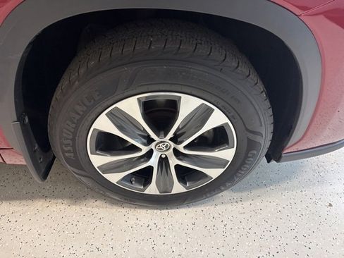 Used 2022 Toyota Highlander XLE image 10