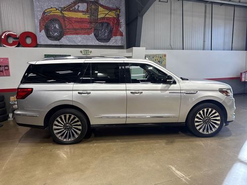 Used 2018 Lincoln Navigator Reserve w/ Technology Package image 3