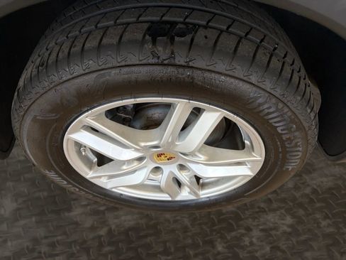 Used 2016 Porsche Cayenne w/ Premium Package Plus image 36