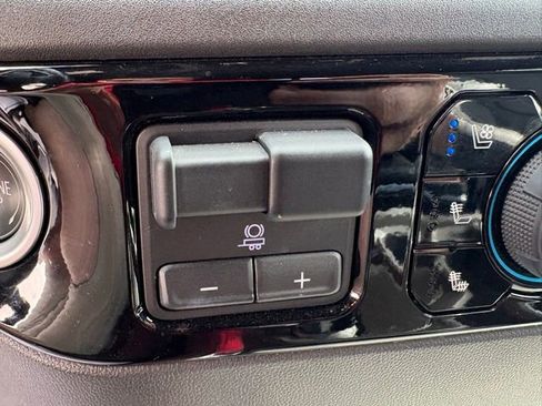 Used 2023 Chevrolet Silverado 1500 High Country w/ Technology Package AWD/4WD image 22