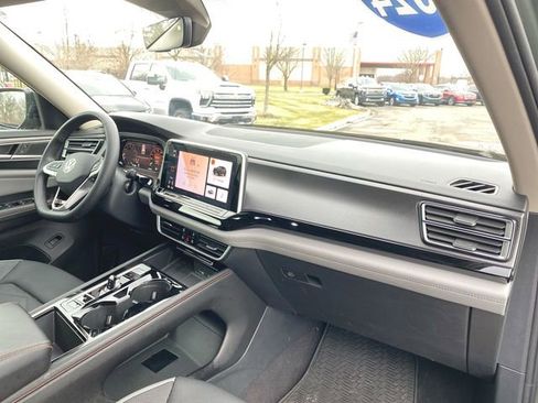 Used 2024 Volkswagen Atlas Peak Edition SEL image 28