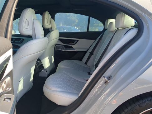 Used 2025 Mercedes-Benz E 350 4MATIC Sedan image 15