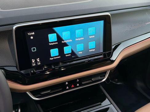 New 2026 Volkswagen Atlas Cross Sport SEL R-Line image 28