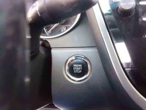 Used 2018 Toyota Camry SE w/ Convenience Package FWD image 12