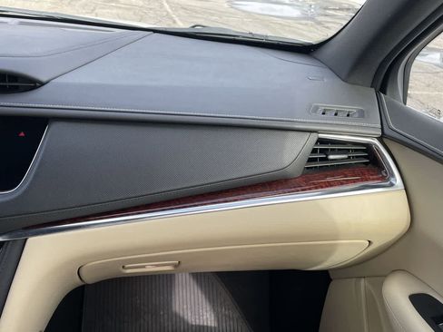 Used 2019 Cadillac XT5 Luxury image 16