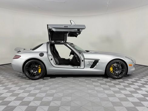 Used 2011 Mercedes-Benz SLS AMG Coupe image 16