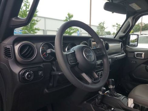 Used 2023 Jeep Wrangler Unlimited Sport AWD/4WD image 16
