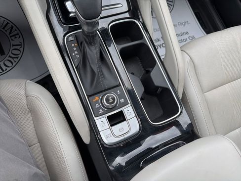 Used 2022 Kia Telluride EX w/ EX Premium Package image 21