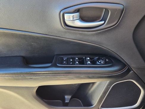 Used 2018 Jeep Compass Sport image 32