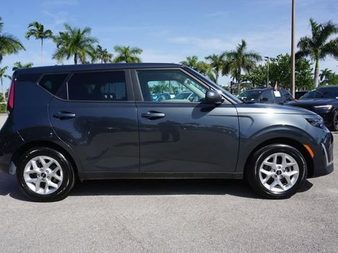 Used 2025 Kia Soul LX w/ LX Technology Package FWD image 17
