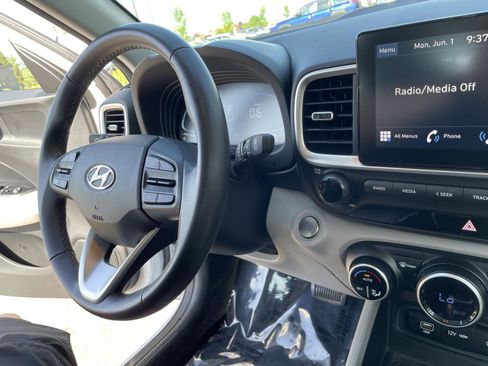 Used 2024 Hyundai Venue SEL FWD image 27