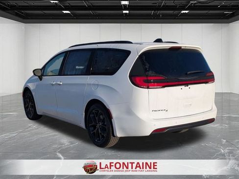 New 2026 Chrysler Pacifica Select w/ S Appearance Package FWD image 3
