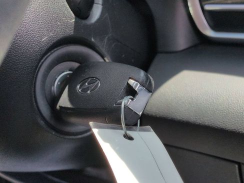 Used 2024 Hyundai Elantra SE FWD image 18