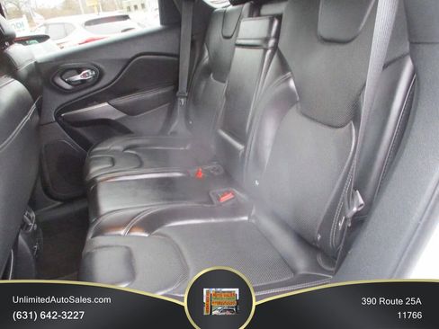 Used 2019 Jeep Cherokee Limited AWD/4WD image 12