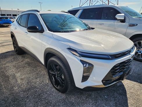 Used 2025 Chevrolet Trax ACTIV w/ Driver Confidence Package image 1