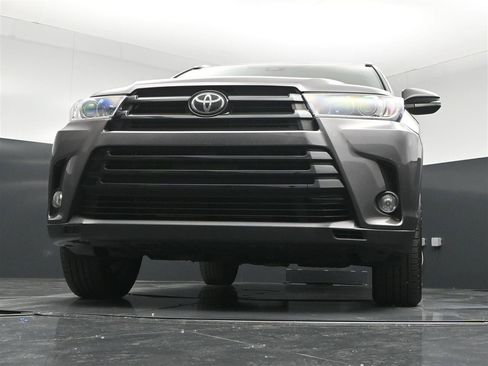 Used 2018 Toyota Highlander SE AWD/4WD image 28