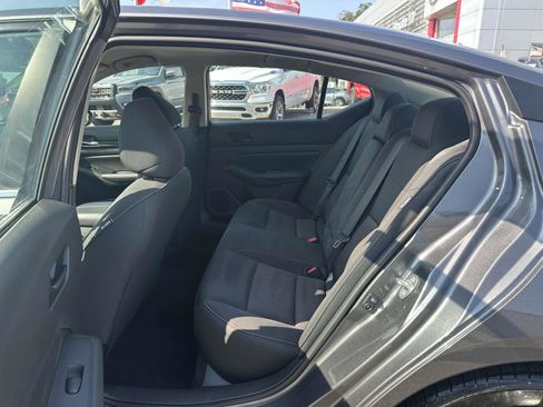 Used 2024 Nissan Altima 2.5 SV image 13
