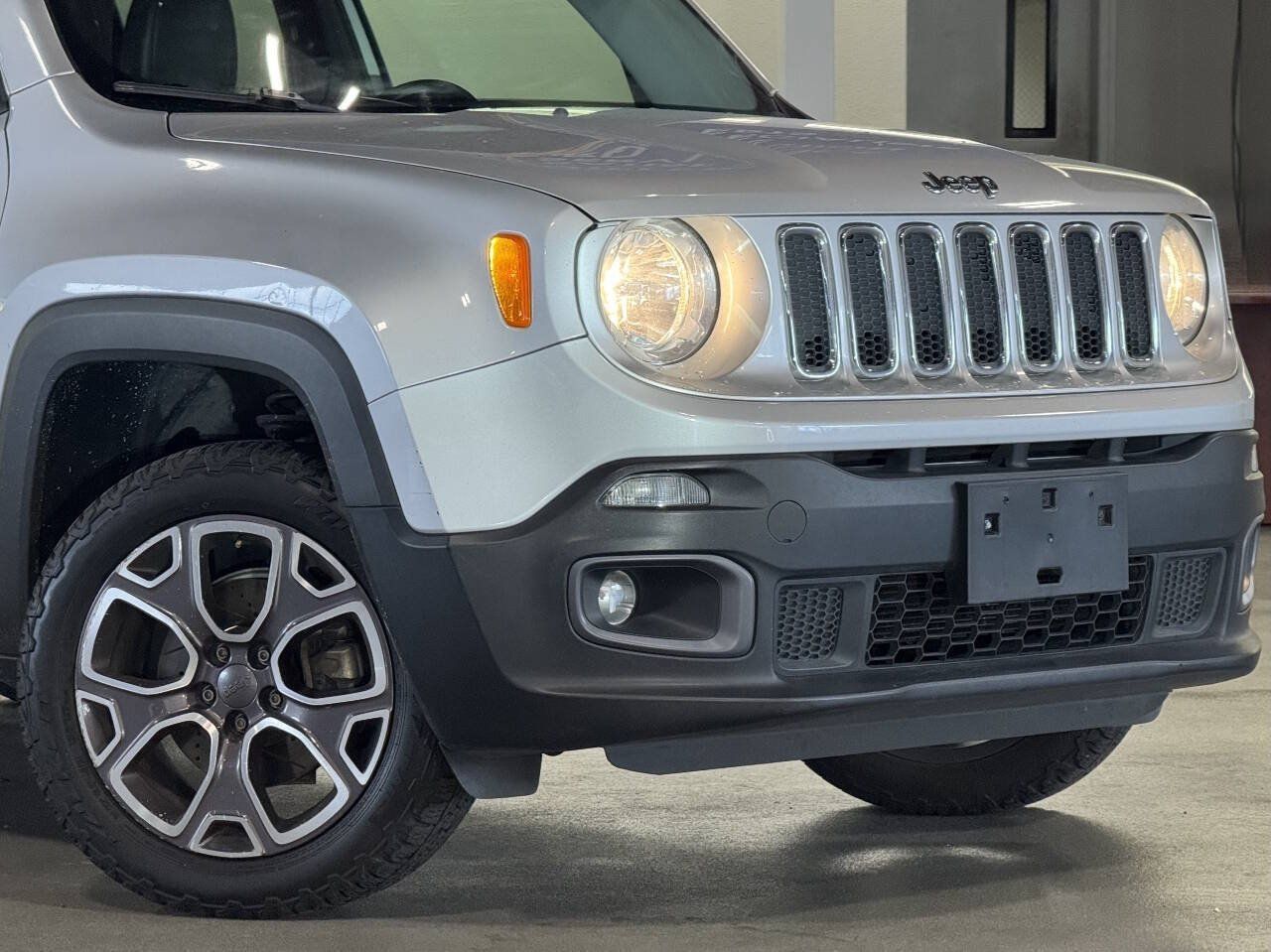 Used 2015 Jeep Renegade Limited w/ Safety & Security Group I AWD/4WD image 8