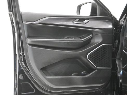 Used 2021 Jeep Grand Cherokee L Laredo w/ Luxury Tech Group I image 13