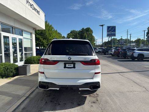 Used 2022 BMW X7 xDrive40i w/ M Sport Package AWD/4WD image 4