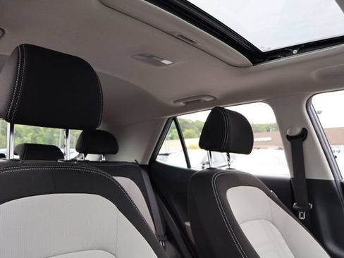 Used 2023 Hyundai Venue SEL w/ Cargo Package FWD image 18